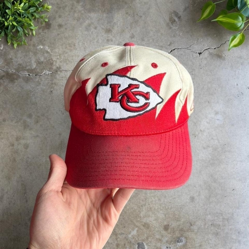 Vintage Reebok Kansas City Chiefs shark tooth snapback hat